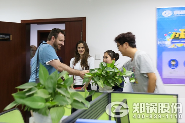 美國(guó)經(jīng)銷(xiāo)商來(lái)訪(fǎng)鄭鍋股份實(shí)地考察